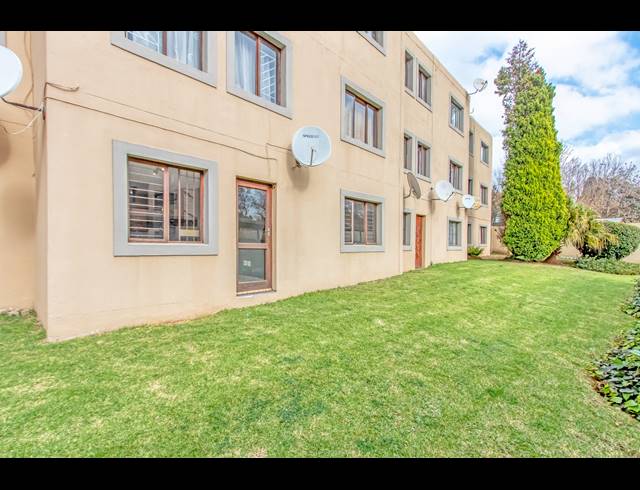 2 BEDROOM APARTMENT TO LET IN WELTEVREDEN PARK